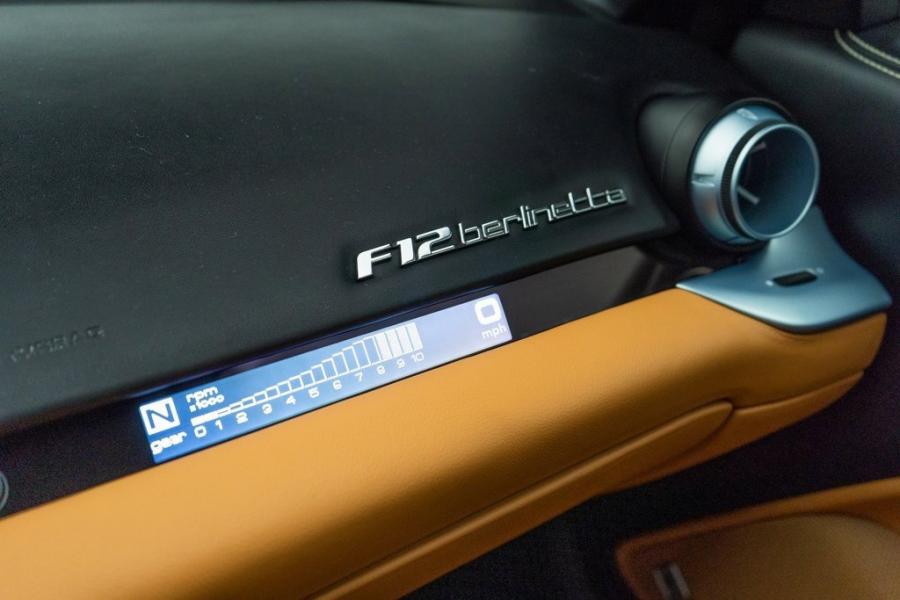 Детали интерьера Ferrari F12berlinetta 70th Anniversary 2017 года  (фото 16 из 47)